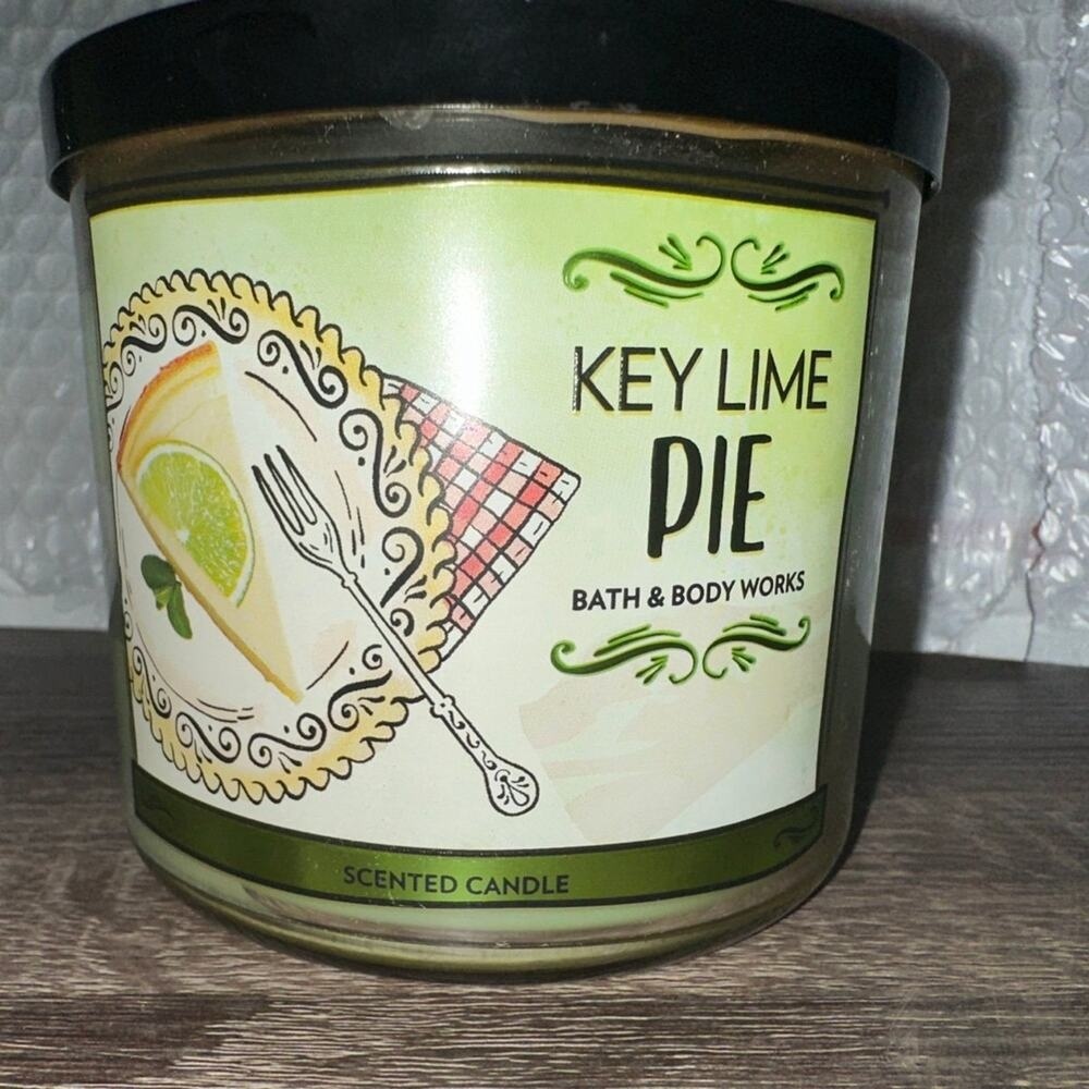 Bath and Body Works Key Lime Pie 3-Wick Scented Candle rare hard to find